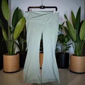 Old Navy Active Women's XL Petite Mint Green Extra High Rise Super Flare Pants